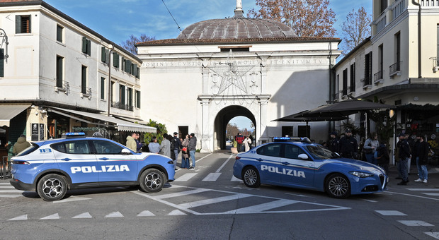 Pestaggio a Porta San Tomaso, è la baby gang di San Liberale: identificati tre degli 8 aggressori grazie alla foto di un passante