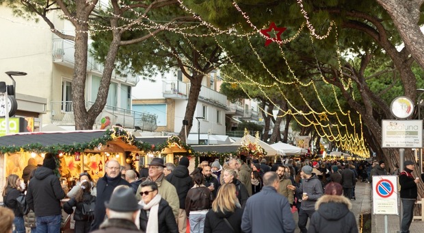 Tassa di soggiorno più cara ed estesa ad aprile e ottobre, Pd e M5s: «Turisti usati come bancomat»