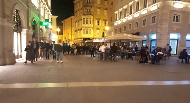 Cocaina a domicilio nei luoghi della movida con auto noleggiate, arrestati due fratelli e 2 pusher, sequestrati 2mila euro e un chilo di droga