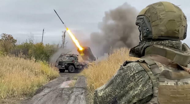 Ucraina, soldato britannico morto durante un test del sistema di difesa di Kiev. «Non è stato colpito dal nemico»