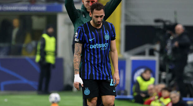 Calhanoglu e Acerbi infortunio, entrambi si fermano durante Inter-Liverpool: cosa è successo