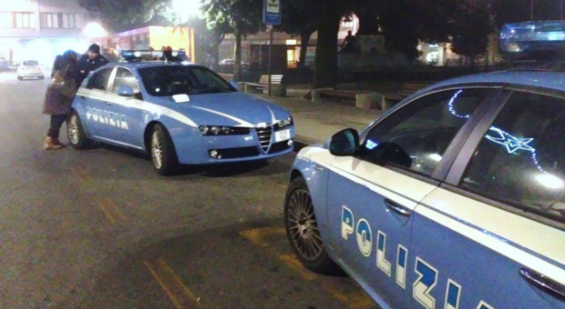Ladri al ristorante, 22enne picchia i poliziotti. Il complice scovato in un camper: si indaga per collegarli ad altri colpi fotocopia