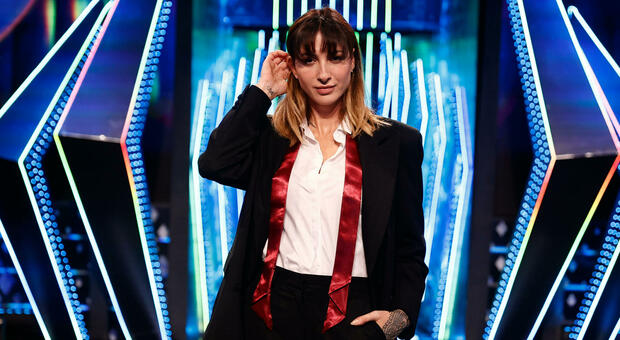 Ema Stokholma stasera a "Obbligo o verità", chi è: il vero nome, l'ex Madonia, l'infanzia violenta, le case cambiate e la carriera