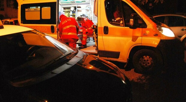 Incendio in una palazzina, ustionato il proprietario dell'appartamento in fiamme. Evacuate sei persone Incendio in una palazzina, ustionato il proprietario dell'appartamento in fiamme. Evacuate sei persone