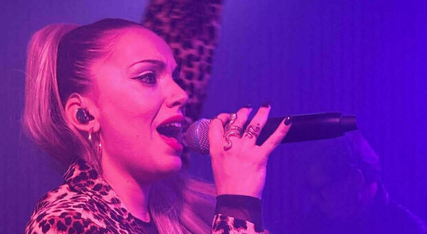 Serena Cecchi la cantante dei My Mine live in Olanda