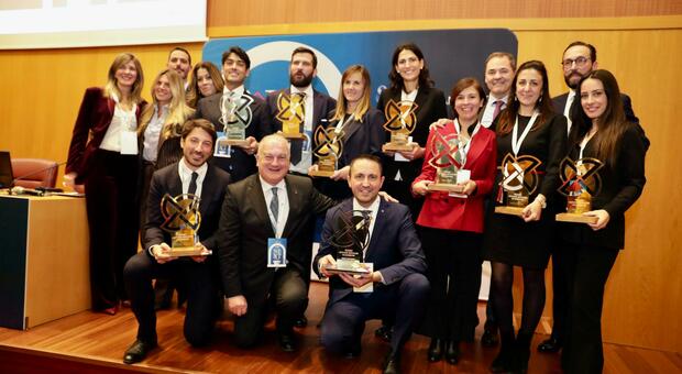 Premio Giovane 2025, il riconoscimento a dieci promettenti manager: al primo posto Stefano Bison di Humanitas Medical Care