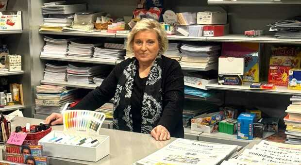 Maria chiude lo storico negozio di estetica e profumi e va in pensione dopo 42 anni: «Spero che qualcuno lo rilevi»