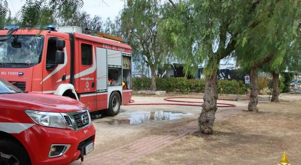 Incendio in casa, muore un'anziana: le fiamme causate da un guasto al condizionatore