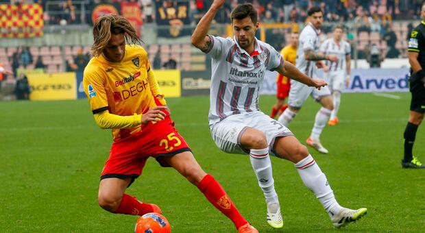Il Lecce gioca anche per Miceli. Alle 20.45 lo scontro salvezza con il Pisa