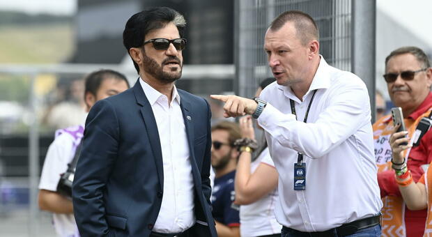  a sinistra il presidente uscente della Federazione Internazionale dell'Automobile (FIA), Mohammed Ben Sulayem