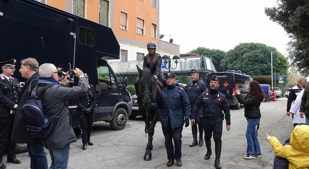 I carabinieri in visita dai piccoli pazienti di Oncoematologia