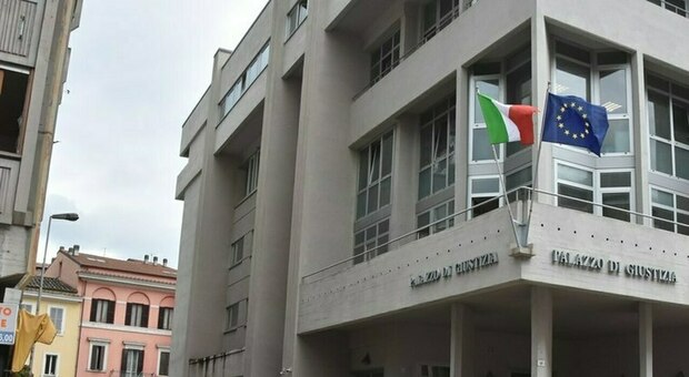 Terni, è accusato di stalking per aver dato fuoco alla ex convivente ma viene assolto