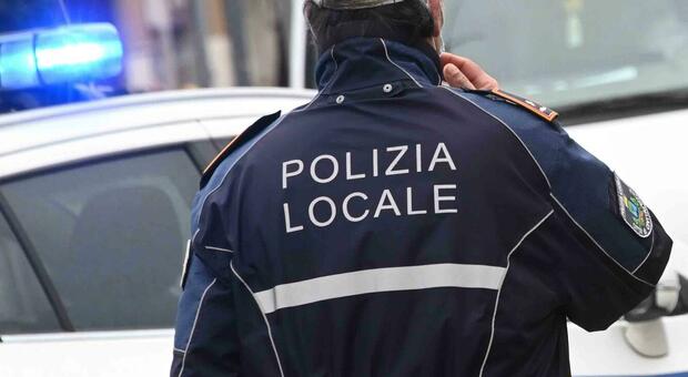 Cadavere trovato in un baule nel Fiorentino, in casa l'anziana mamma (in stato di denutrizione) e i due fratelli