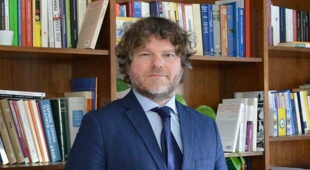 Andrea Bacciga, il saluto romano durante il Consiglio comunale per i giudici è «esibizionismo fascista»