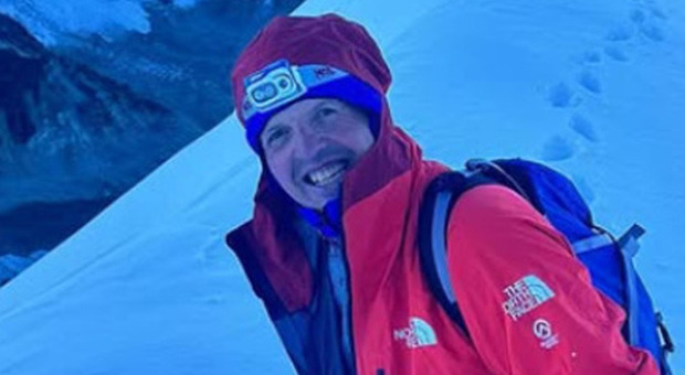 Simone Moro, malore sull'Himalaya: l'alpinista dei record ricoverato in ospedale
