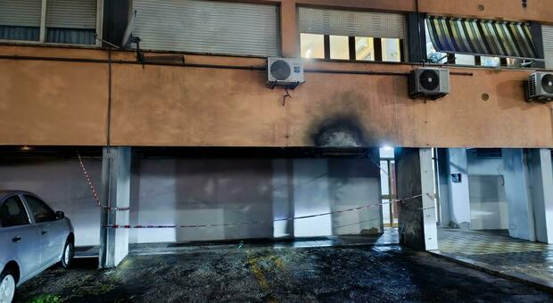 Aprilia, a fuoco l'auto di un uomo del "clan"