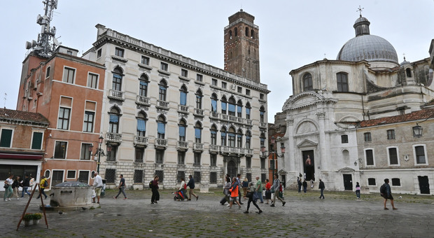 Rai, audio 'impazzito' per 10 minuti durante il tg regionale: il sospetto di un attacco hacker, poi il giallo risolto