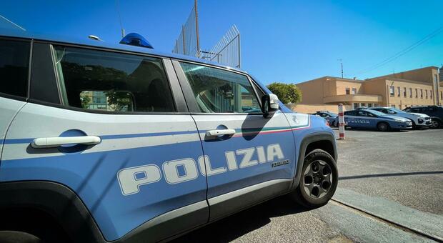 «Spara a Giorgia», scritta firmata «BR» sui muri della sede della Lega a Busto Arsizio: indaga la Digos