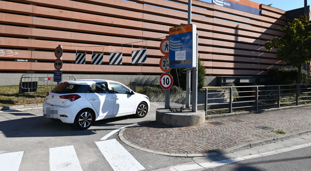 Parcheggi, abbonamenti limitati per chi vive e lavora in città: mille posti per i residenti, 400 per gli operatori
