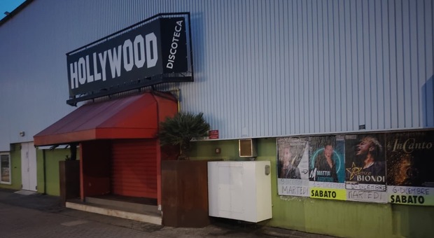 Rissa all'Hollywood, discoteca chiusa per 5 giorni. Amarezza tra i dipendenti: «Mai successo in quarant'anni di attività»