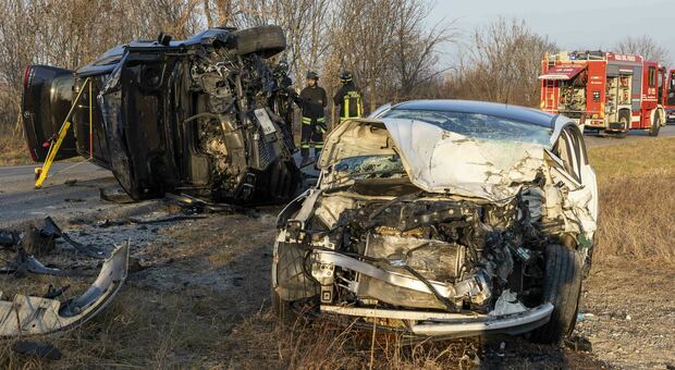 Incidente tra una Opel e una Mercedes Gle: gravissima una donna