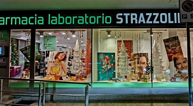 Aldo Boato ha un malore in auto e muore nel parcheggio della farmacia a 74 anni. L'allarme lanciato dai passanti