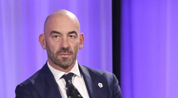 Influenza, Bassetti: «Sembra una pandemia, con le feste di Natale mettiamo una bomba nelle case». Paura per la variante K (foto ipa)