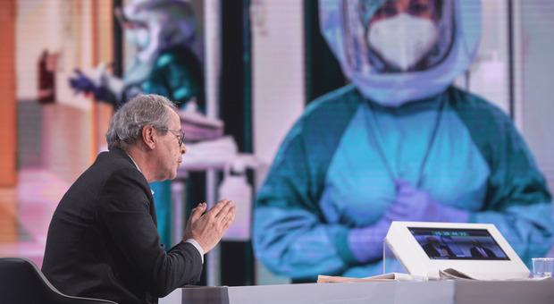 Influenza, Crisanti: «Avevo la febbre, ho fatto il tampone per capire di che tipo fosse. I non vaccinati stanno peggio» (foto ipa)