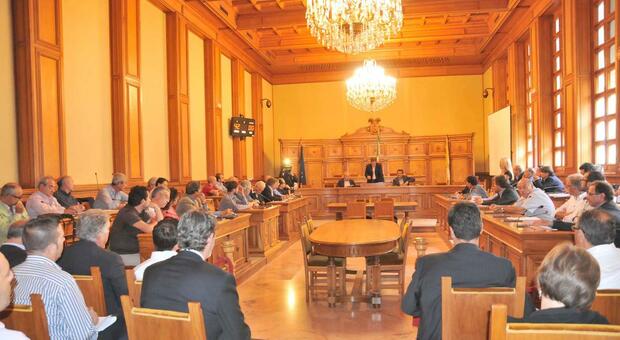«Niente aprile, si vota a gennaio». Il Tar boccia il decreto e accelera per le elezioni provinciali a Lecce «Niente aprile, si vota a gennaio». Il Tar boccia il decreto e accelera per le elezioni provinciali a Lecce