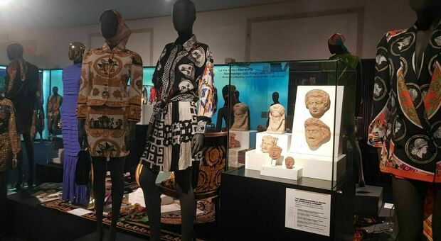 Gianni Versace "torna" a casa, Reggio Calabria celebra lo stilista con una mostra sul mito della Magna Grecia