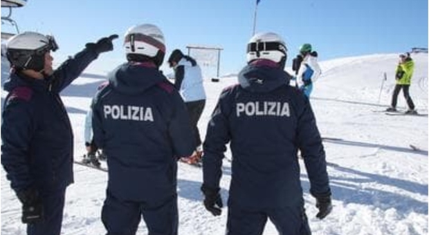 https://statics.cedscdn.it/photos/MED/2025/12/18/9252789_18131907_polizia.jpg