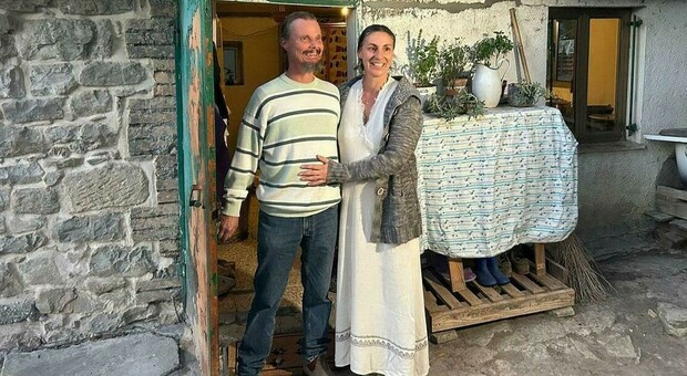 Famiglia nel bosco, i giudici dispongono la perizia: «Verificare stato psichico dei genitori». I bambini restano nella casa protetta