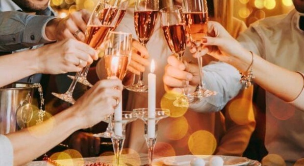 Capodanno 2026, prezzi e menù del cenone in ristoranti e chef stellati: dai  550 euro di Cannavacciuolo ai 1500 di Villa d'Este (e molti sono già sold  out)