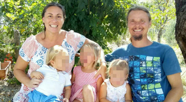 Famiglia nel bosco, separati anche a fine anno. Lo sfodo di Catherine: «I miei figli stanno male»