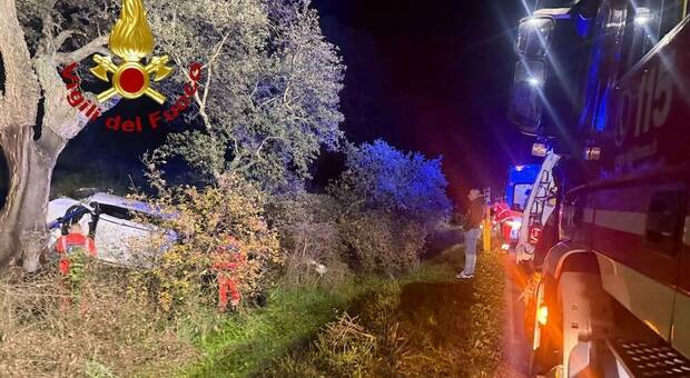 Fuori strada in auto per colpa di un cinghiale: Marco muore a 36 anni nella notte di Capodanno