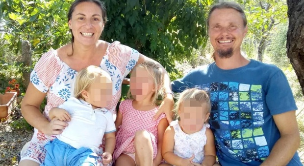 Famiglia nel bosco, scatta l'esposto: «E' sottrazione di minori»