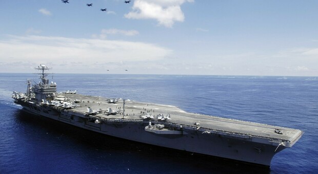 https://statics.cedscdn.it/photos/MED/2026/01/12/9293289_12141606_portaerei_nucleare_usa_mar_cinese_nuovi_caccia_f35c.jpg