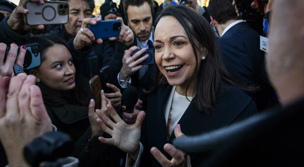 Maria Machado consegna il suo premio Nobel a Trump. «Il presidente ha difeso la libertà in Venezuela»