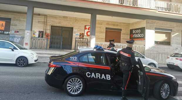  Studente accoltellato davanti al liceo a Sora, ferito al collo: si cerca l'aggressore 