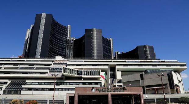  Napoli, «Turista violentata in bagno», il giudice assolve il barman 