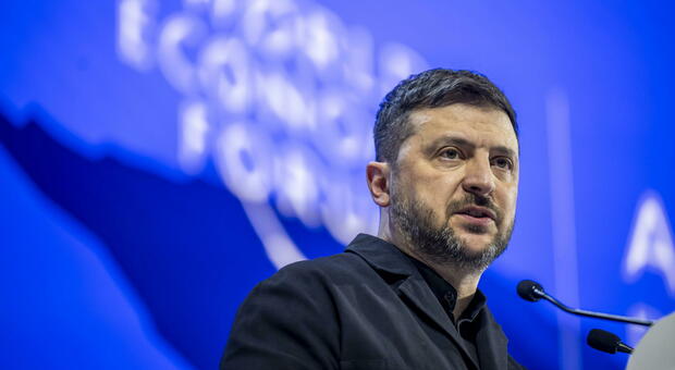  La guerra in Ucraina «deve finire». Trump incontra Zelensky che replica: «Nulla è cambiato, Putin ancora a piede libero, sugli asset russi ha vinto lui» 