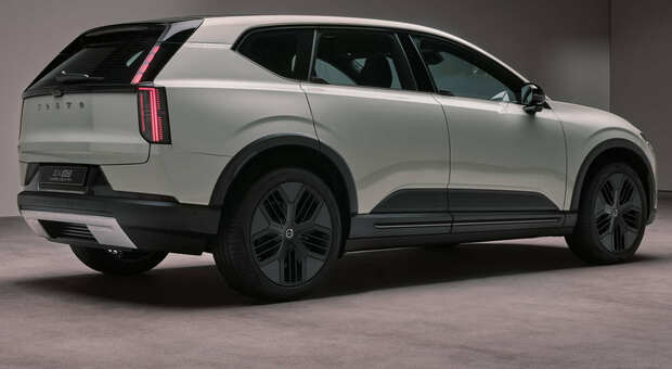 Volvo EX60 Cross Country