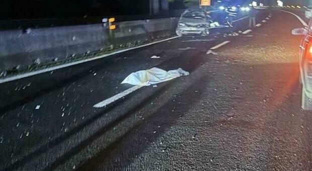  Incidente mortale a Nola, scontro tra due vetture in autostrada: due vittime, accertamenti in corso sulla dinamica 