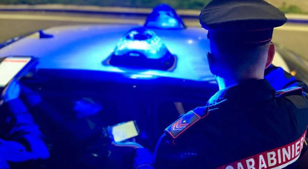 Casal di Principe, tenta di uccidere la moglie e spara in casa con una pistola: arrestato