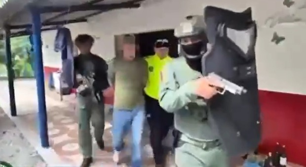 Lorenzo Dei Meneghetti, il narcoboss chioggiotto arrestato in Colombia tradito da un tatuaggio in piscina