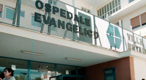 Ilenia Musella morta a Napoli, aveva lividi sul volto. L'ipotesi: uccisa con un coltello da cucina durante lite in famiglia