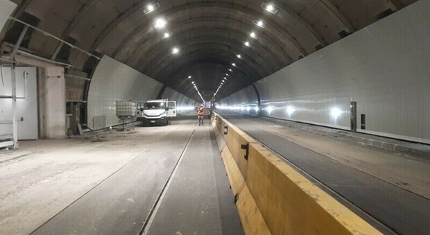 Viabilità a Napoli, chiusa corsia di marcia nella Galleria Vittoria verso via Acton: stop nella notte tra il 4 e il 5 febbraio