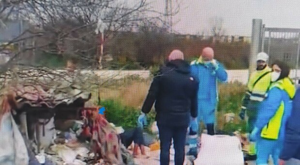 Crispano, salvata una donna extracomunitaria che da anni viveva in un rifugio di fortuna