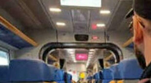 Orrore sul treno regionale: controllore ucciso a botte da un passeggero, aveva chiesto il biglietto