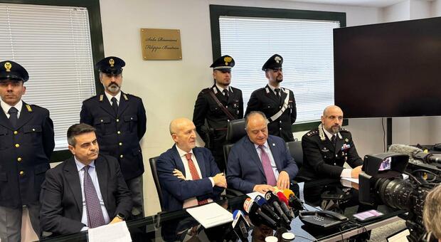  Camorra, blitz a Scampia. Gratteri: raffica di arresti non ci sono zone franche 